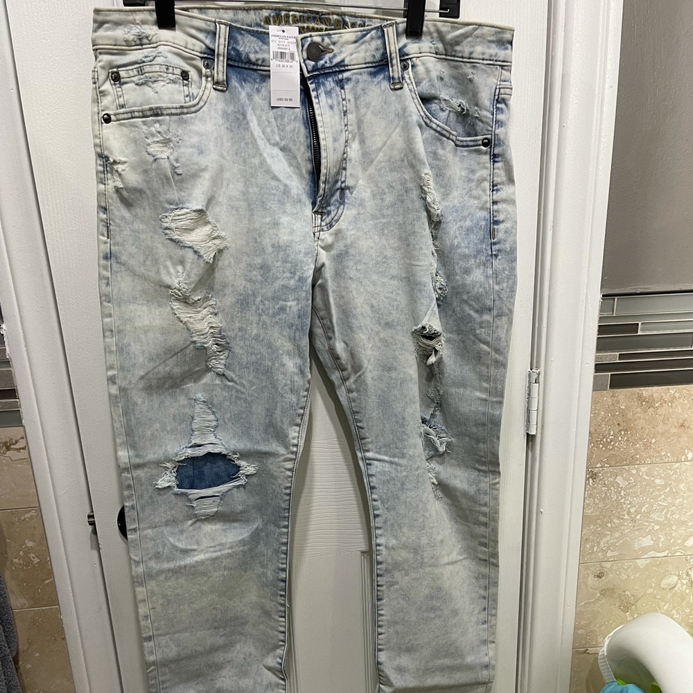 American Eagle light blue destroyed jeans. Size: 36x30